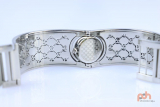 Đồng hồ nữ Gucci chính hãng mặt xà cừ Full niềng hột thép nguyên chiếc Fullbox