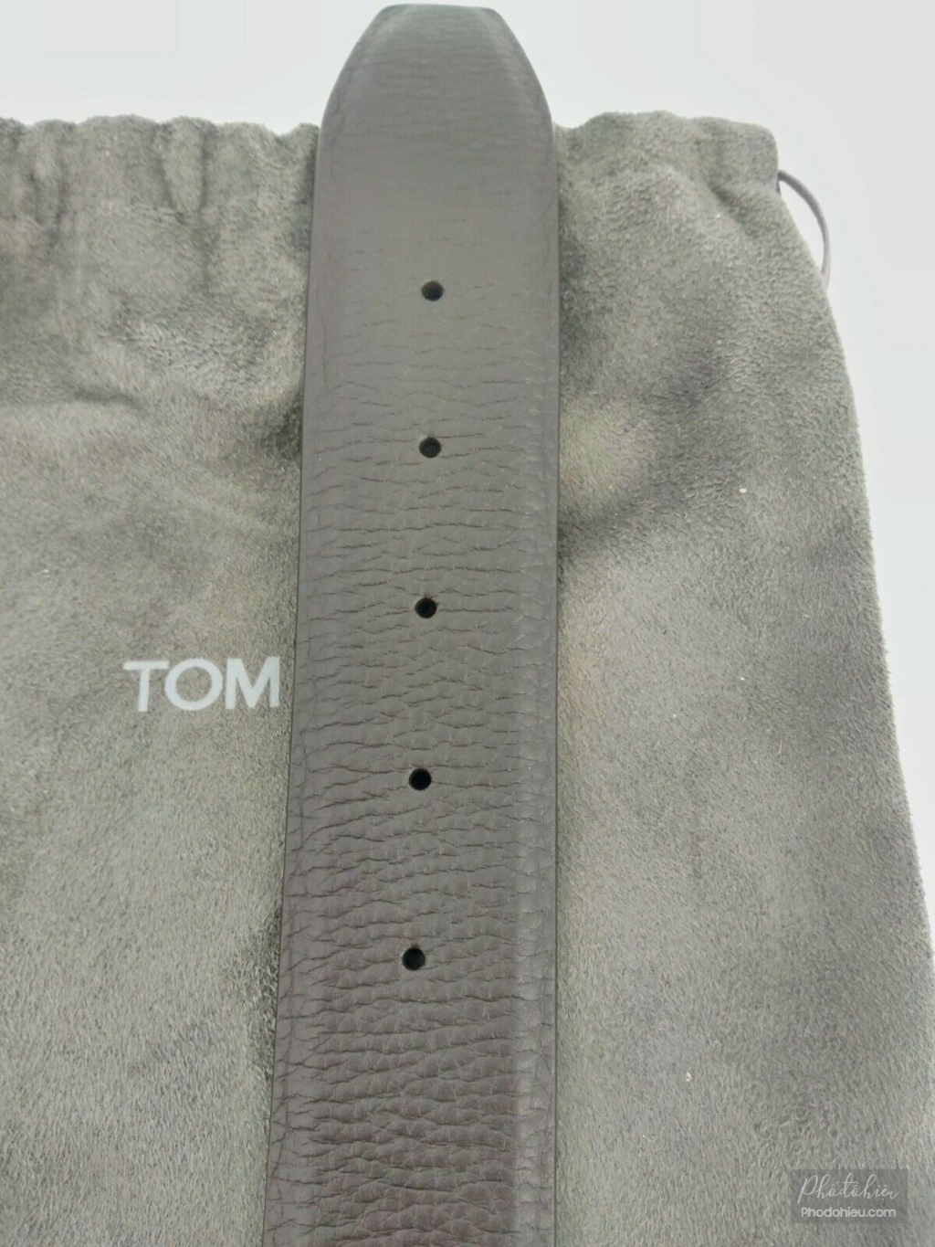 Thắt lưng nam Tom Ford chính hãng dòng T Icon Matte Black Pebbled da đen nguyên chiếc size dây 80cm = 32