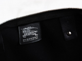 Túi xách du lịch Burberry chính hãng da caro xám đặc trưng nguyên chiếc mẫu thông dụng kèm ổ khoá