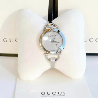 Đồng Hồ Gucci Nữ ( Lắc Tay ) giá sale Rẻ - Gucci 122 Chiodo White YA122501 size 35mm