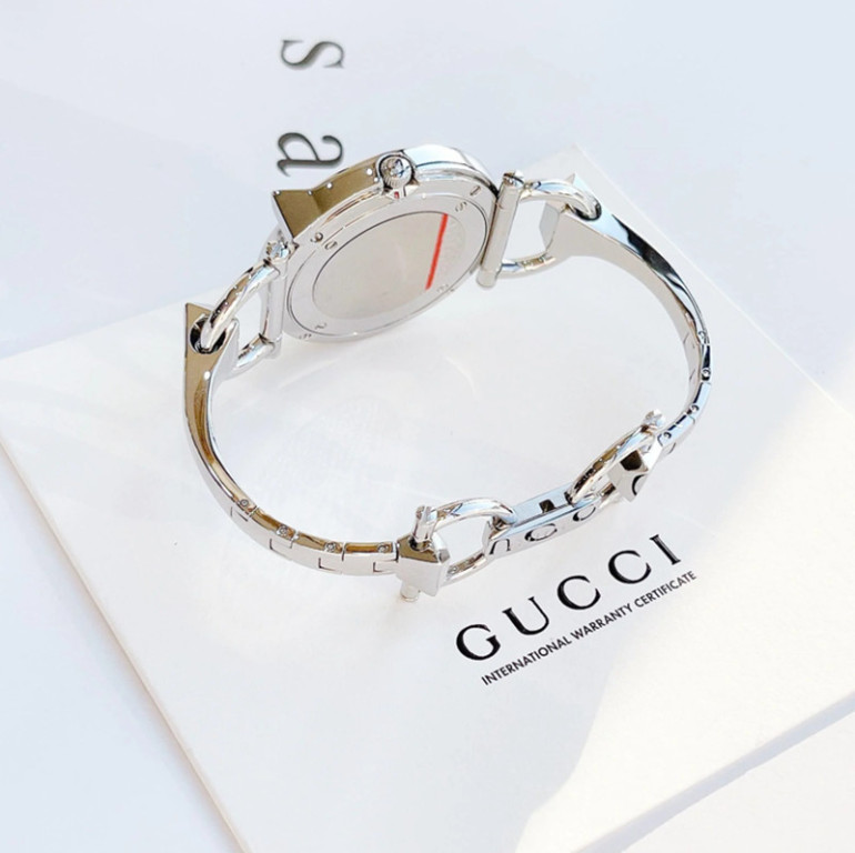 Đồng Hồ Gucci Nữ ( Lắc Tay ) giá sale Rẻ - Gucci 122 Chiodo White YA122501 size 35mm