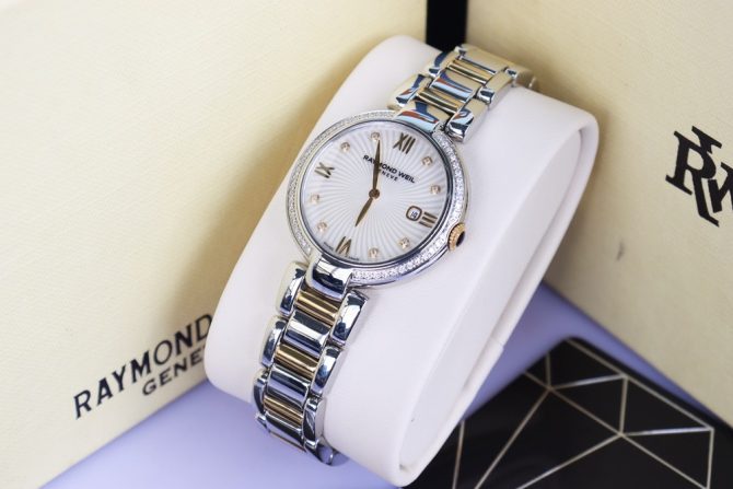 Đồng Hồ Nữ Raymond Weil Diamonds - Demi Vàng, Mặt Xà Cừ - Niềng & Cọc Số Kim Cương Fullbox