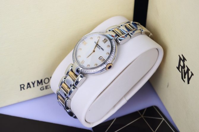 Đồng Hồ Nữ Raymond Weil Diamonds - Demi Vàng, Mặt Xà Cừ - Niềng & Cọc Số Kim Cương Fullbox