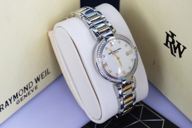 Đồng Hồ Nữ Raymond Weil Diamonds - Demi Vàng, Mặt Xà Cừ - Niềng & Cọc Số Kim Cương Fullbox