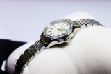 Đồng hồ Hamilton nữ niềng Full kim cương thép nguyên chiếc