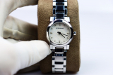 Đồng hồ nữ Burberry mặt số xà cừ đính kim cương