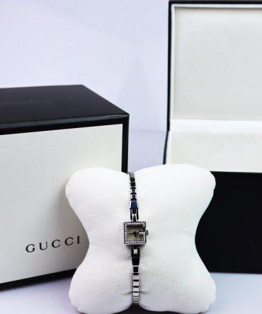 Đồng hồ nữ Gucci đính kim cương mặt vuông