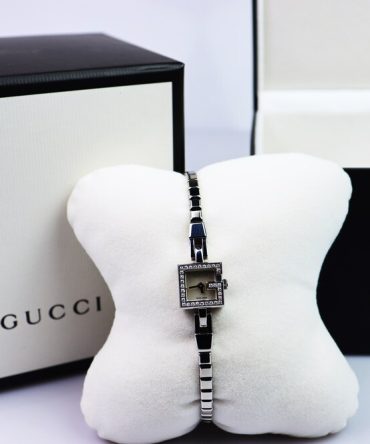 Đồng hồ nữ Gucci đính kim cương mặt vuông